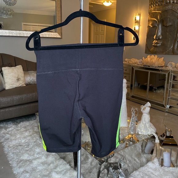 SOLD -  Active Guru Shorts with Logo Medium - Picture 3 of 6